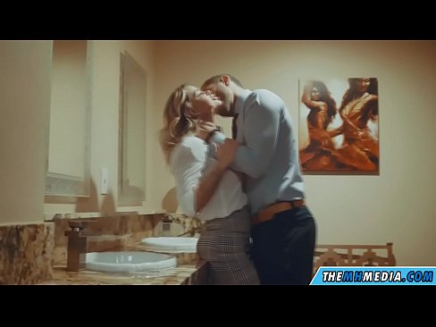 ❤️ Kad krūtiska blondīne pavedina tevi publiskā tualetē Duršanās video pie lv.com-full-porner.ru ❌️❤